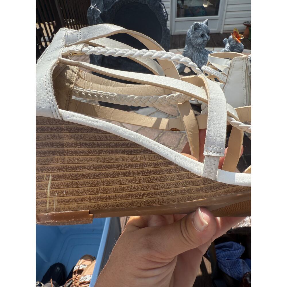 Liz Claiborne Women's Size 8 White Wedges - Picture 4 of 9
